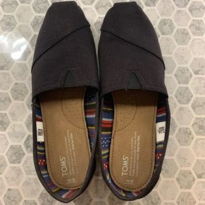 Black TOMS size 9